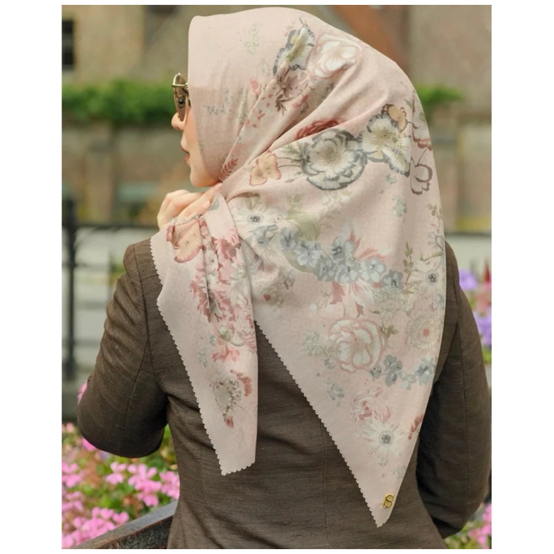 PL Buttonscarves Blume Moonlight. voal reguler. lemgkap box dan tag.
