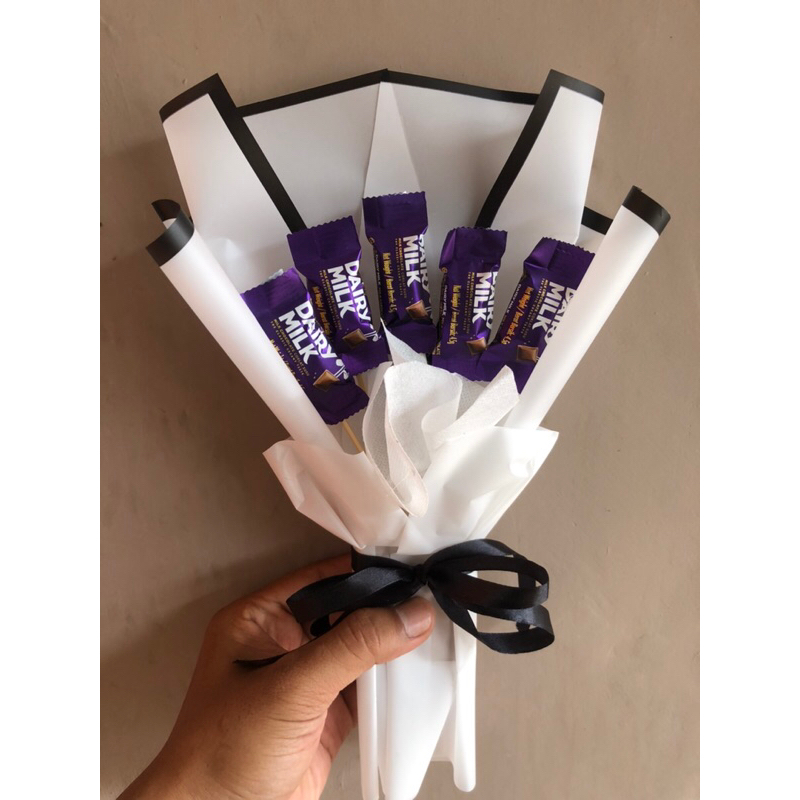 

BUKET CHOCOLATE DAIRY MILK ISI 5 kertas putih