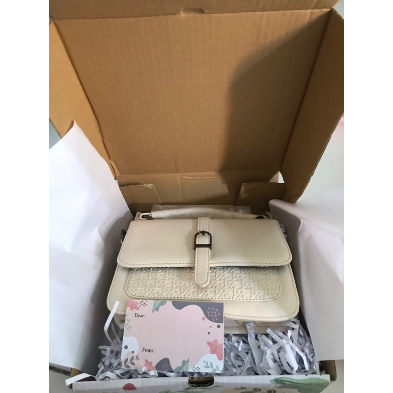 

EXTRA PACKING / KOTAK KADO / HAMPERS / KADO ULANGTAHUN / WISUDA