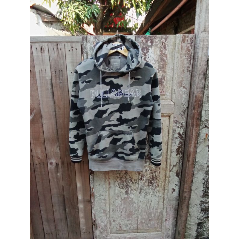 PULL AND BEAR CAMO GREY