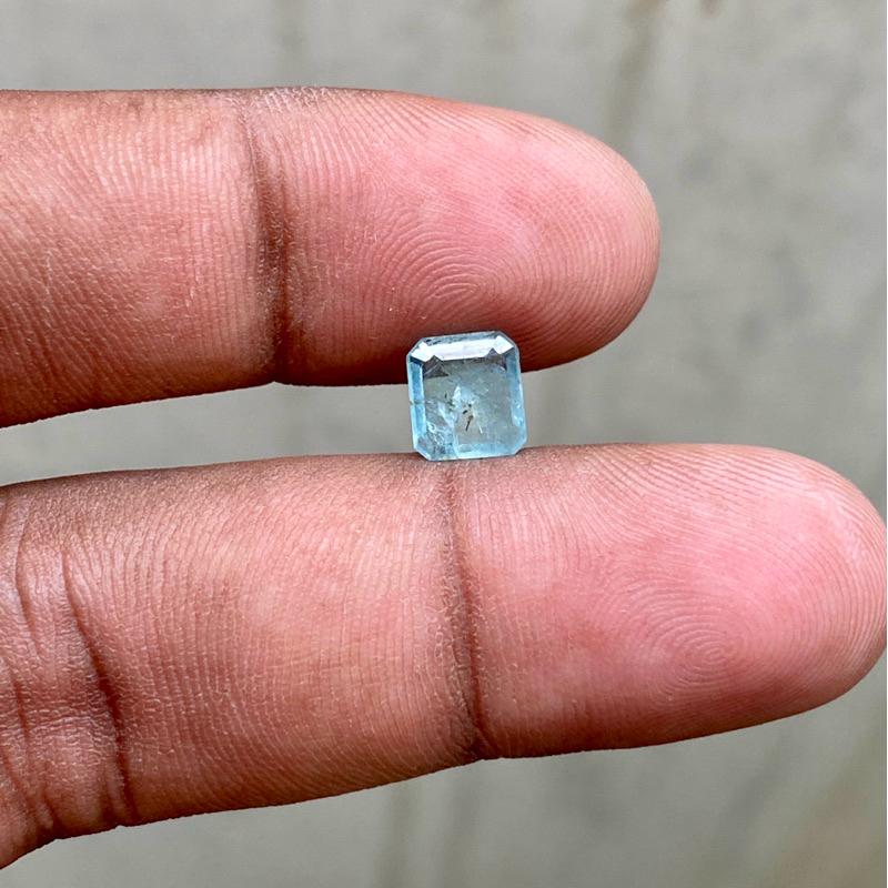Natural aquamarine beryl Batu aquamarine beryl dim 7.5x6.5x3