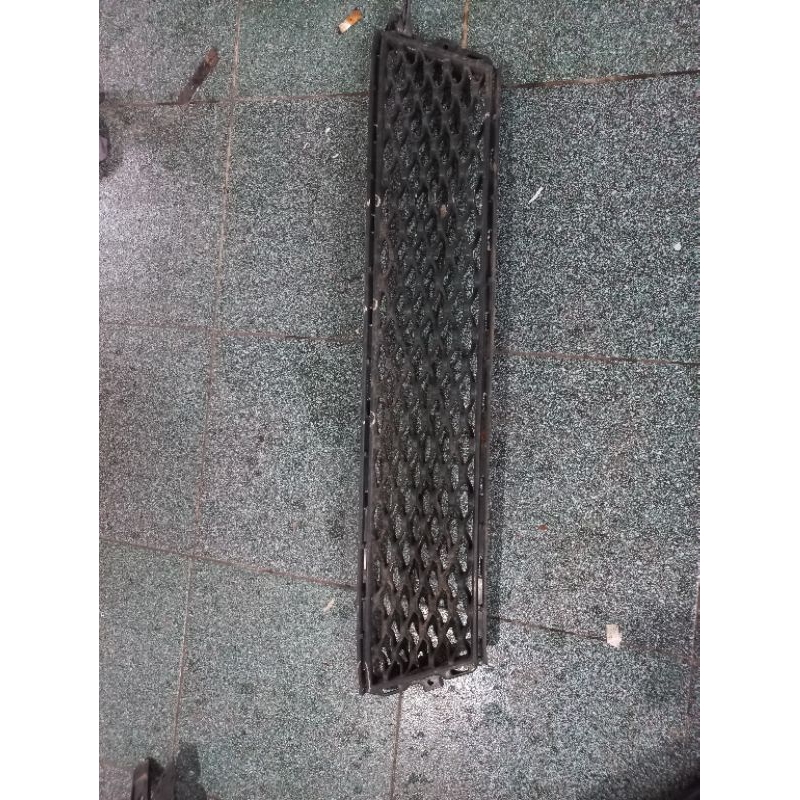 Jaring Bemper Grille Bawah Ram lower Bemper depan Suzuki R TiGA R3 GX 2015 original