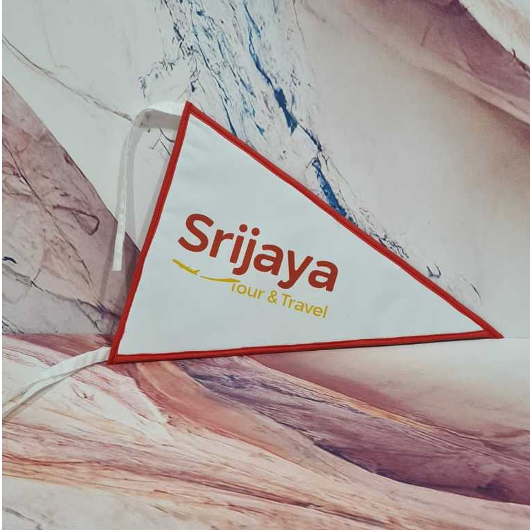 Bendera Travel Custom/Bendera Pemadu Wisata Desain Custom/Bendera Segitiga Tour Guide Motif Custom/C