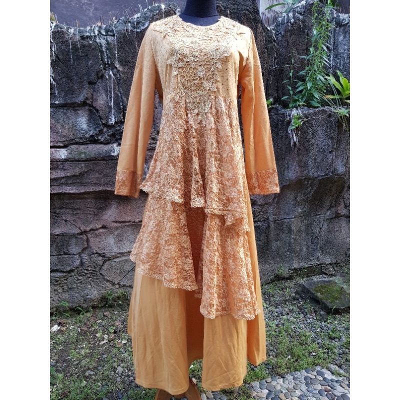 Gamis Brokat Renda Kunyit