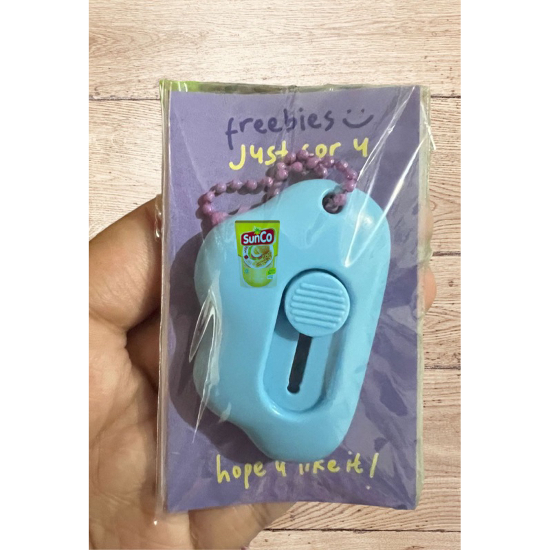 

CUTTER S U N , C O MINI KECIL BTS