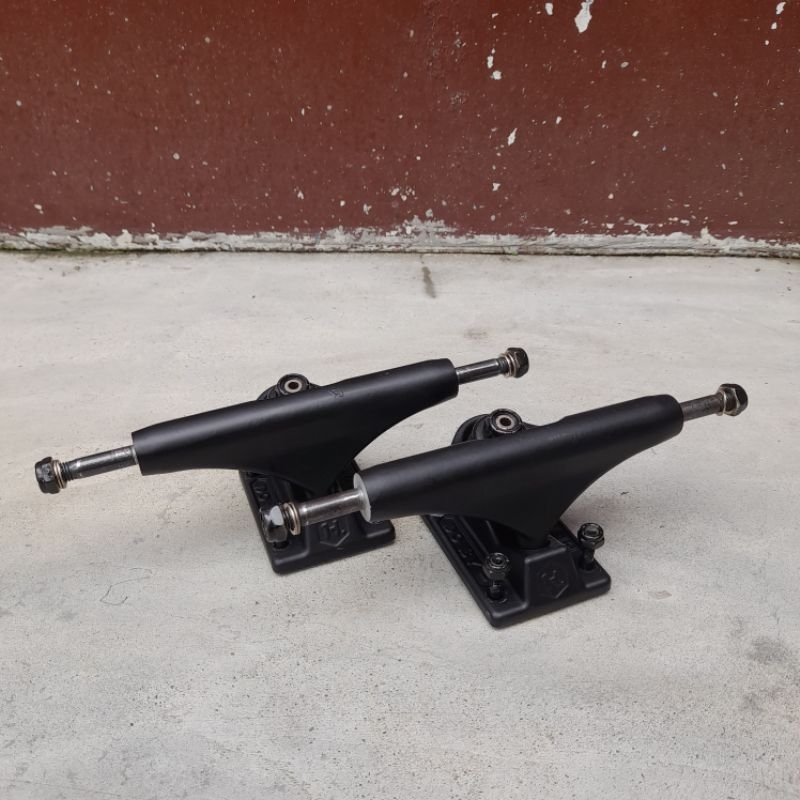 Skateboard Truck DBH + boltnuts second / bekas