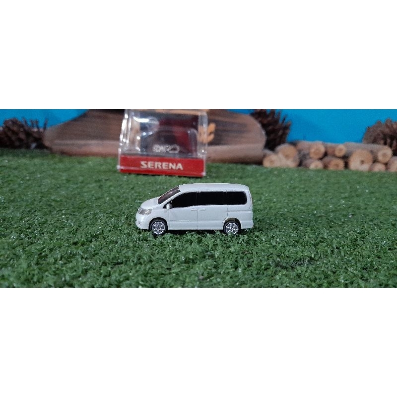 Diecast Miniatur Nissan Serena C25 skala 1;72