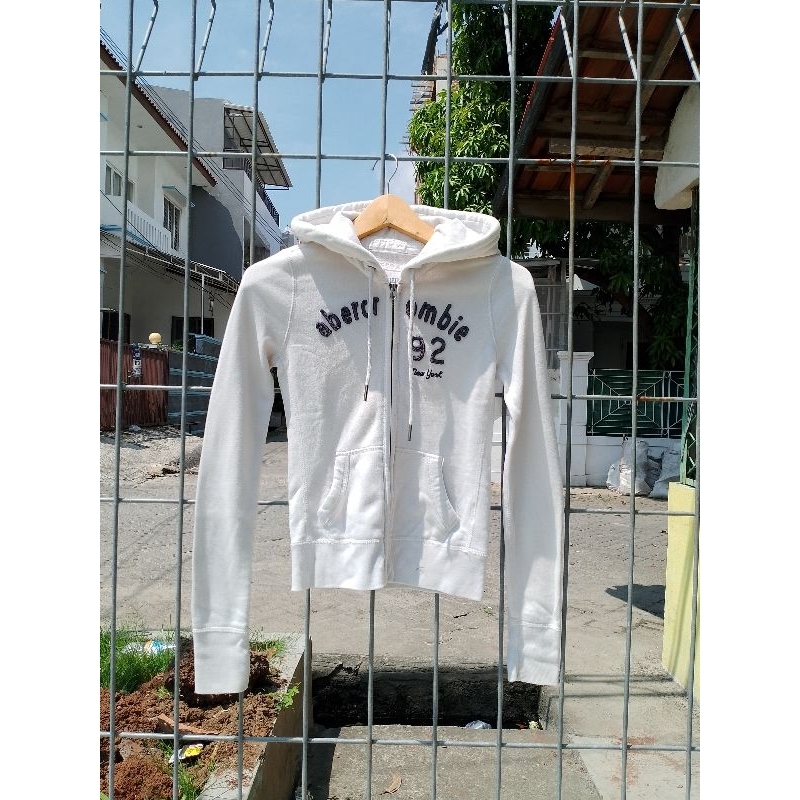 ABERCROMBIE PUTIH