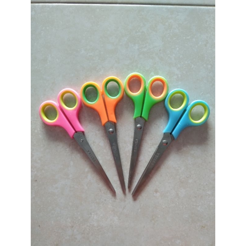 

GUNTING ESTIKA WARNA