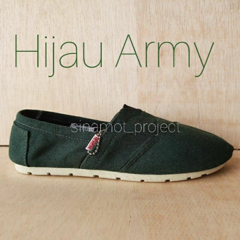 Sepatu Slip on Pria Wanita Hijau Army