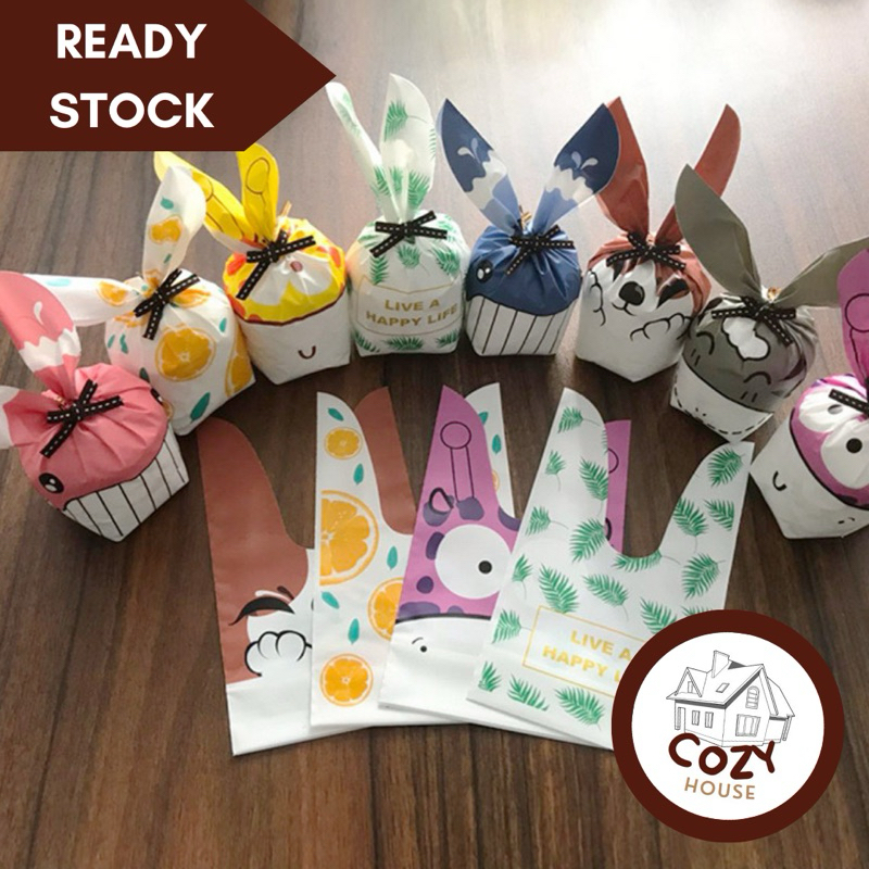 

10pcs plastik souvernir ultah 13.5x22cm/ goddie bag Small bisa untuk snack/ 10pcs Plastik Ikat Snack/ Bingkisan Ukuran Kecil