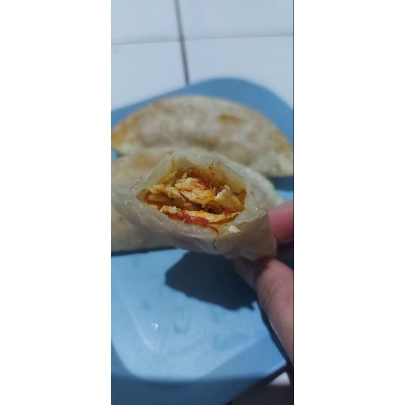 

Cireng isi ayam suir pedas ( Frozen )