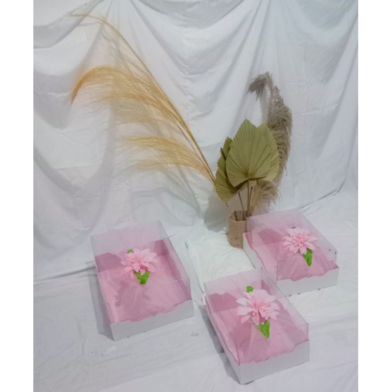 

Kotak Hantaran Mika Premium