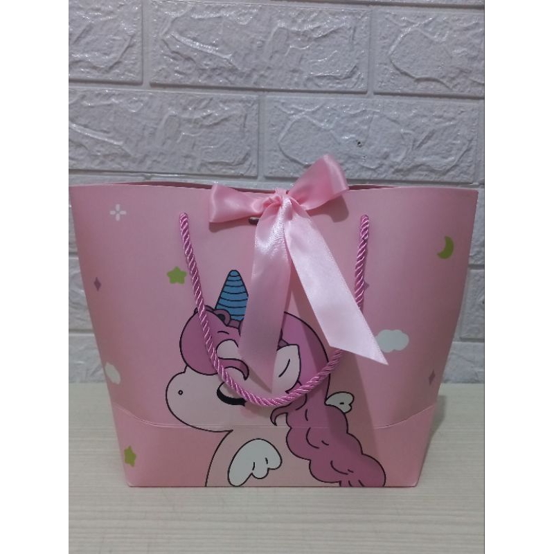 

PAKET BINGKISAN ULANG TAHUN SNACK PAPPERBAG TAS KARAKTER LUCU UNICORN | SOUVENIR ULANG TAHUN SNACK | HAMPERS ULANG TAHUN ANAK PAPPERBAG TAS KARAKTER LUCU UNICORN