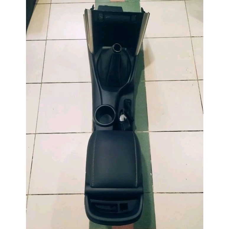 Konsol Console Box Innova Reborn tipe V- G-Venturer Manual Matic 2021