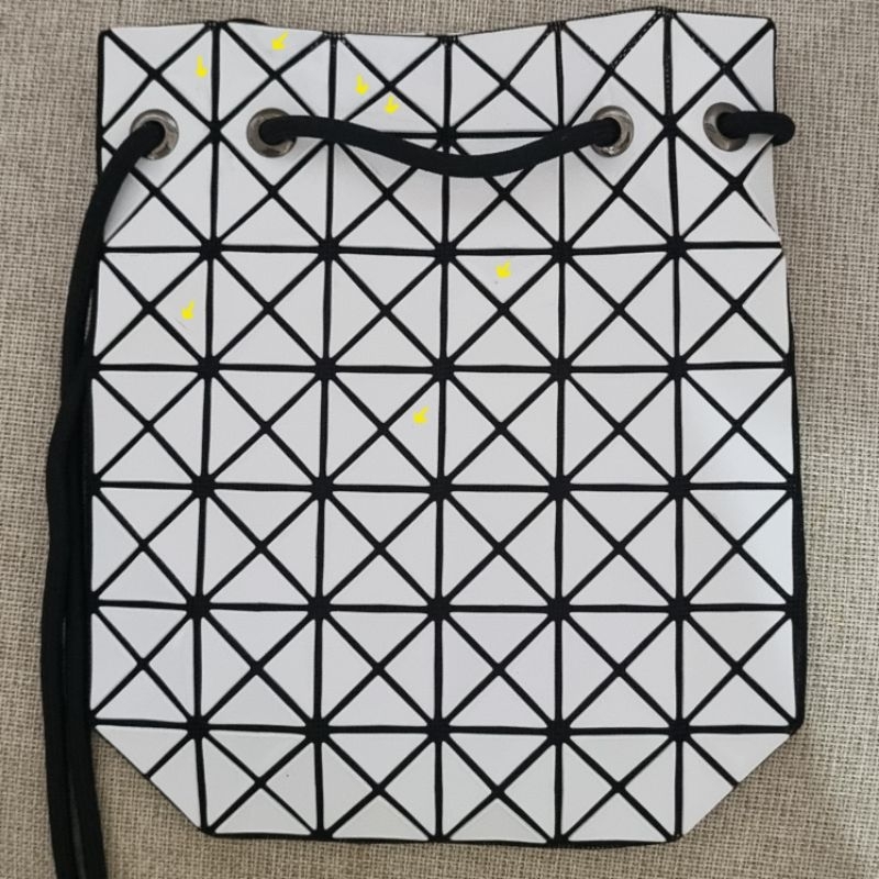 Tas sling bao bao wring bucket bag warna putih/ ice gray