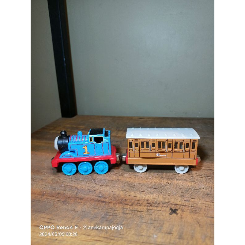 die cast thomas and friends isi 2 buah ( thomas dan clarabel )