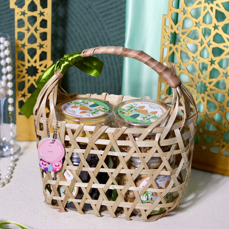 

Promo banting BYFORYA HAMPERS KUE LEBARAN PUASA IDUL FITRI MARHABAN YA RAMADHAN KUE KERANJANG HADIAH PARSEL GIFT