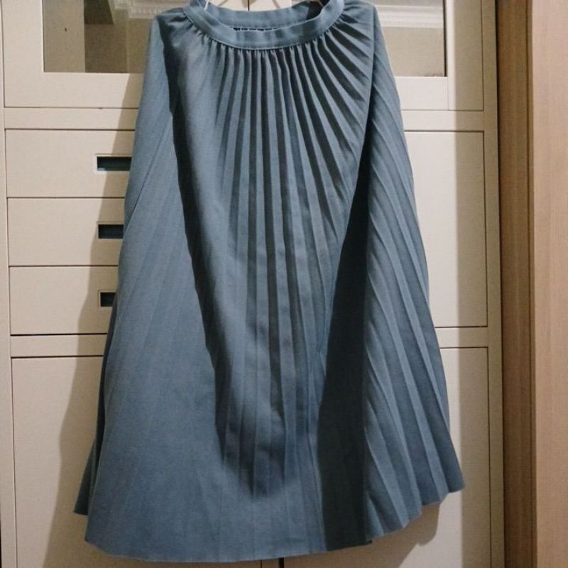 preloved benang jarum dear pleats skirt