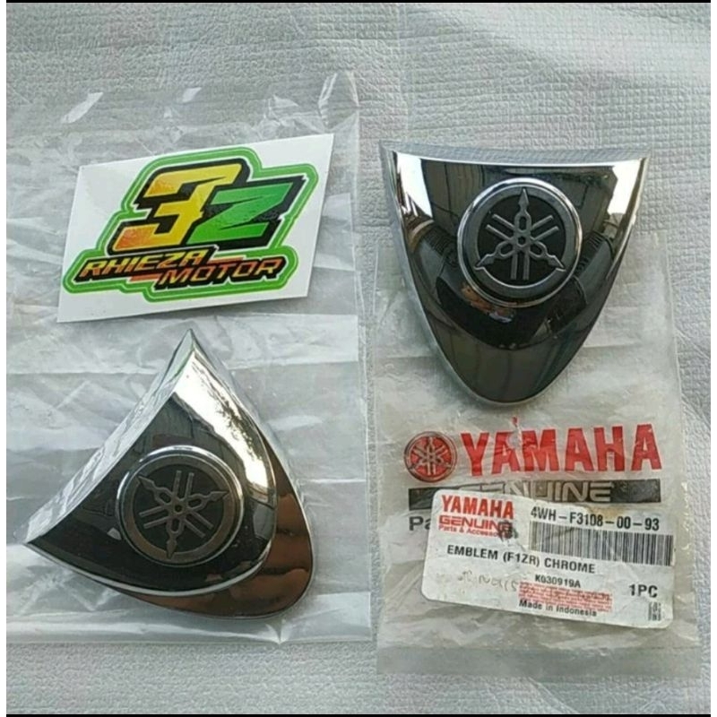 Emblem logo dada panel tameng depan F1zr Fizr 4WH chrome krom original baru YGP / 4WH-F3108-00-93