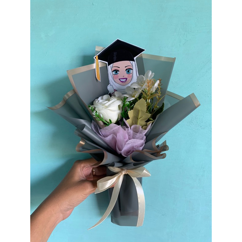 Buket Karakter Animasi Wisuda