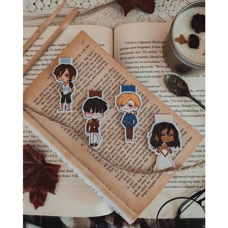 

RAVENPOST X The Lunar Chronicles Magnetic Bookmark Couple Pairing Cinder Kai Cress Thorne Winter Jacin Scarlet Wolf