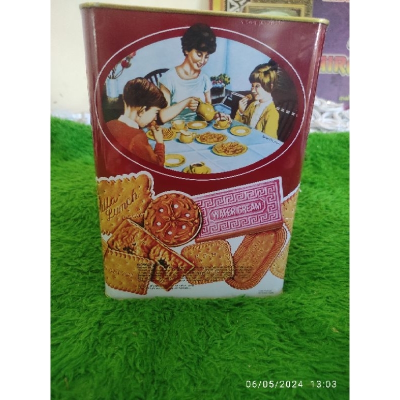 

Biskuit Khong Guan besar 1.6kg jajanan lebaran