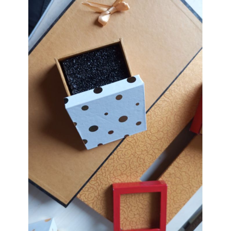 

kotak perhiasan kotak cincin kotak kado giftbox 6x6x3.5
