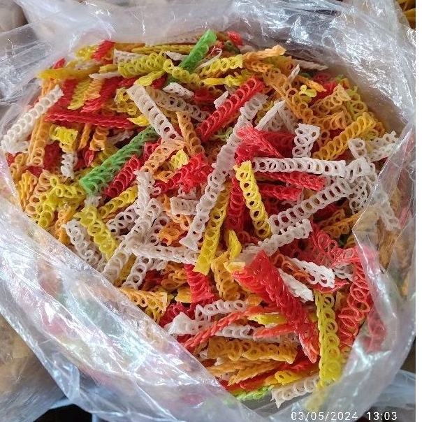 

KERUPUK WARNA WARNI SEBLAK BENTUK RANTAI 500GRAM KERUPUK RAFAEL VIRAL SEBLAK