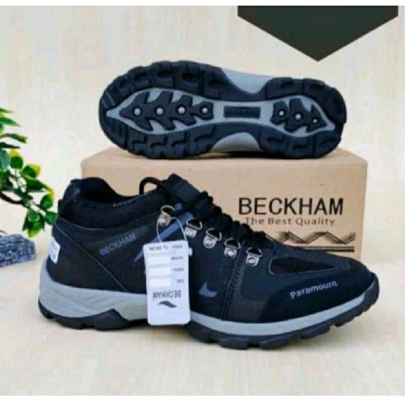 beckham paramount/sepatu outdoor/hitam pendek