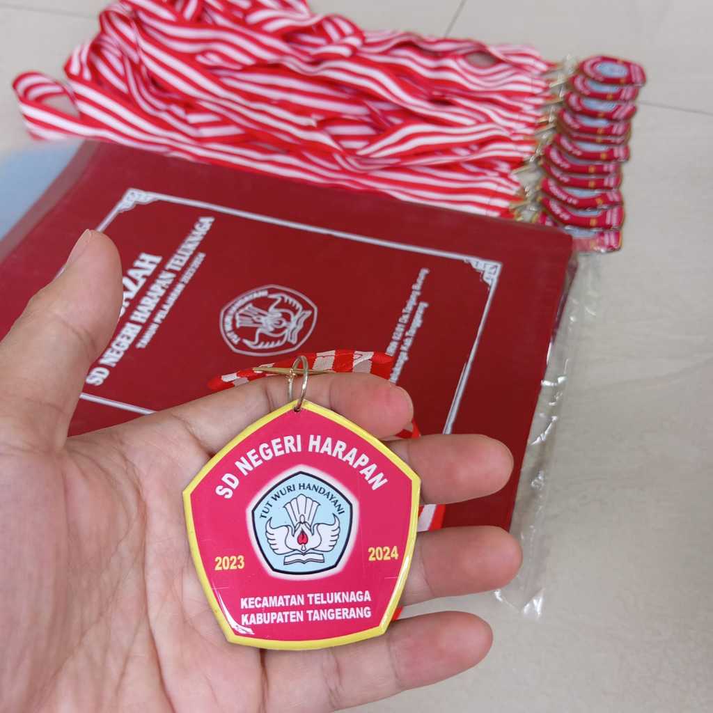 

Medali & Kantong Ijazah Custom