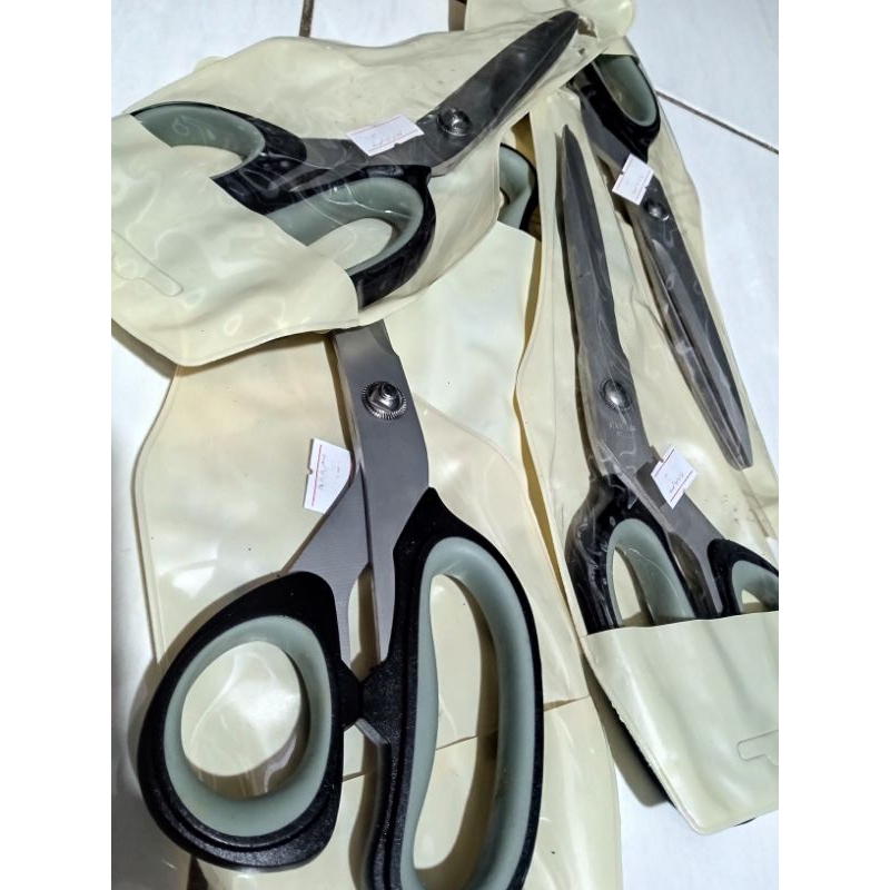 

Gunting 32712 9