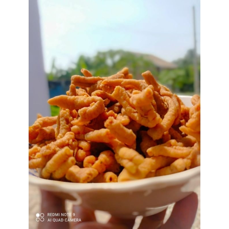 

kripik usus ayam daun jeruk pedas super