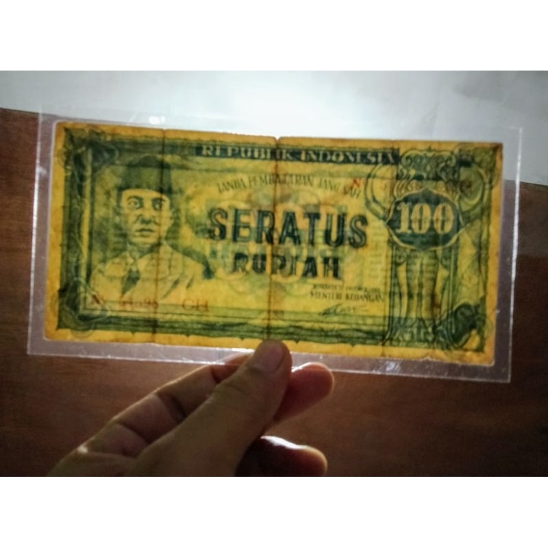 UANG KERTAS 100 RUPIAH SOEKARNO ORI2 SERI KERIS TAHUN 1945 LANGKA SPECIMEN