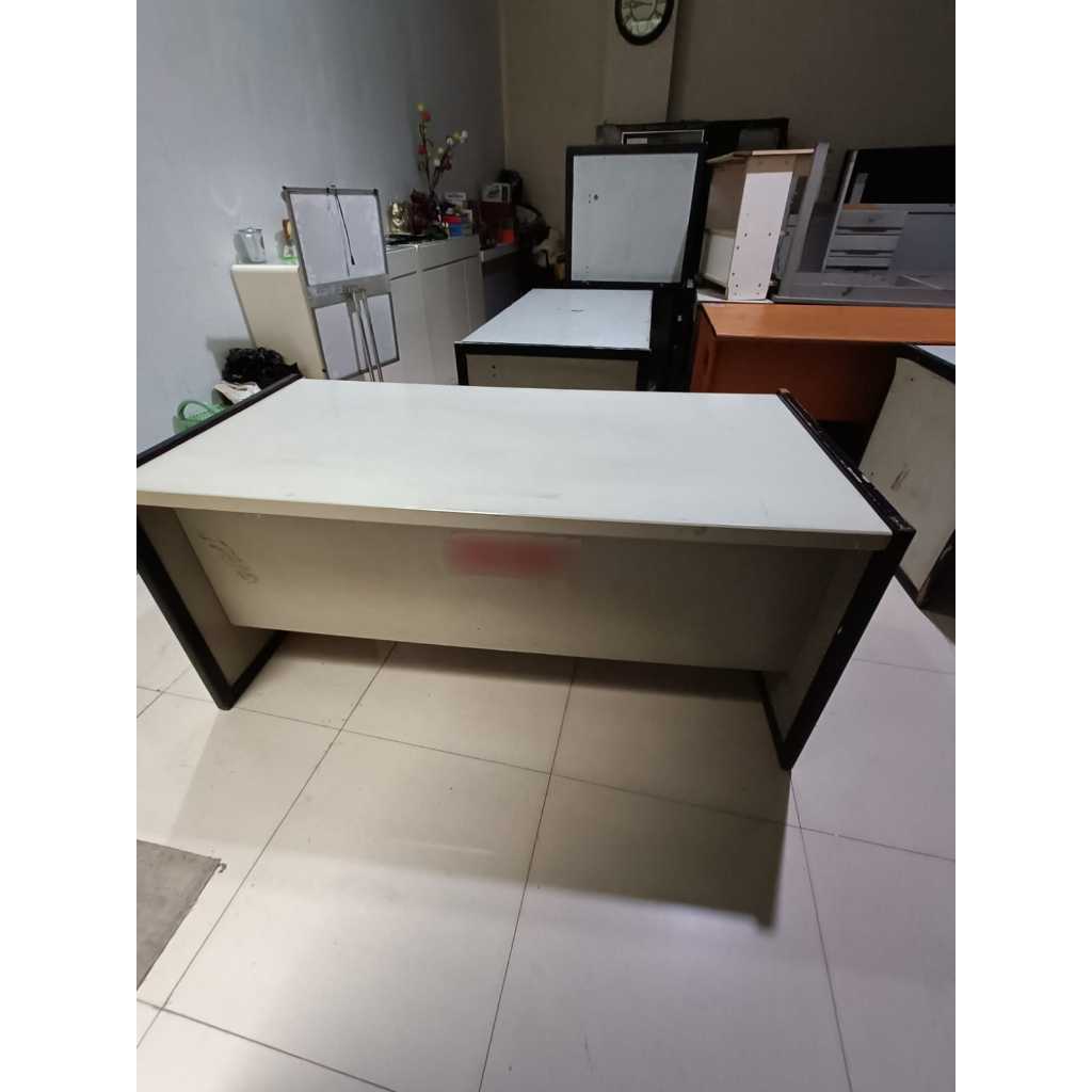 MEJA KANTOR PANJANG SECOND SEKEN BEKAS UKURAN 160x79x76