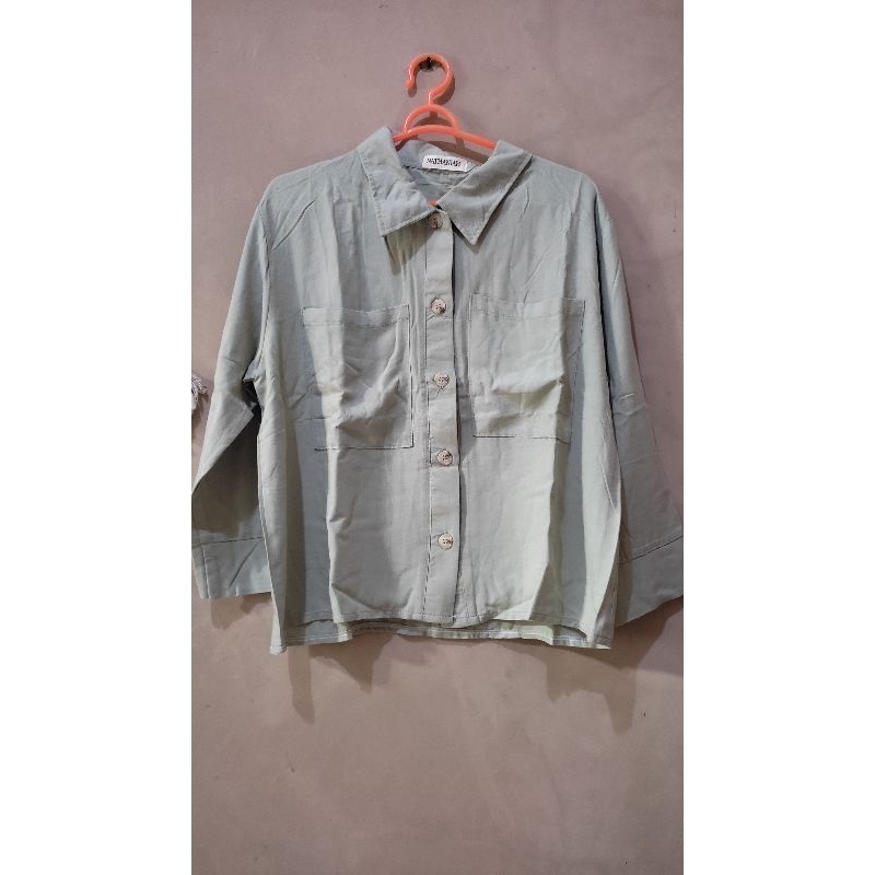 kemeja crop sage (Ria busana)