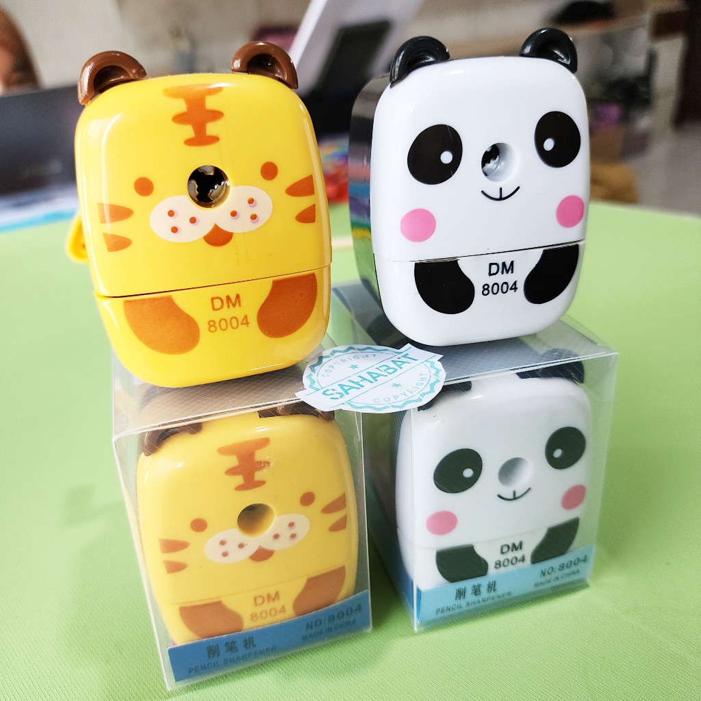 

RAUTAN MEJA DE MING WEN JU ANIMAL DM-8004 SERUTAN PENSIL PUTAR KARAKTER ANIMAL TIGER PANDA