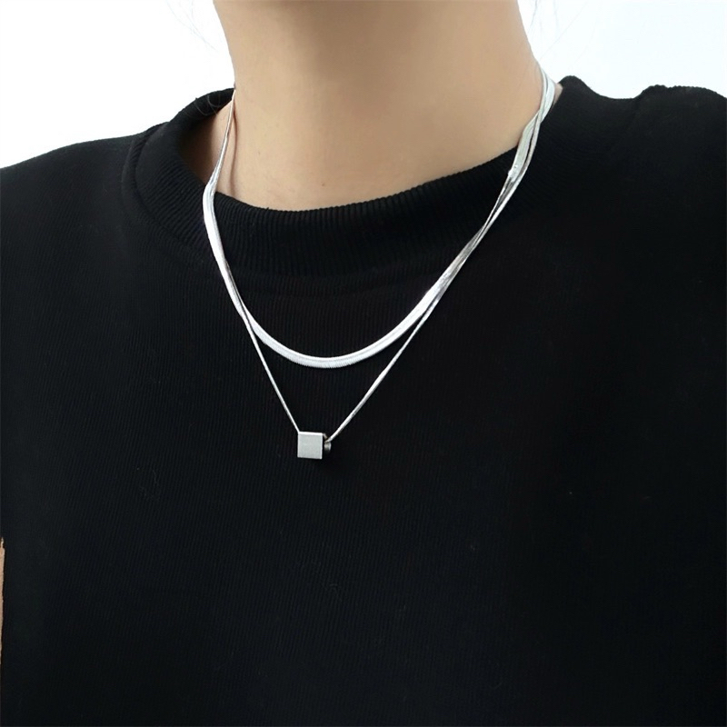 kalung titanium bulat dengan liontin kubus terbaru