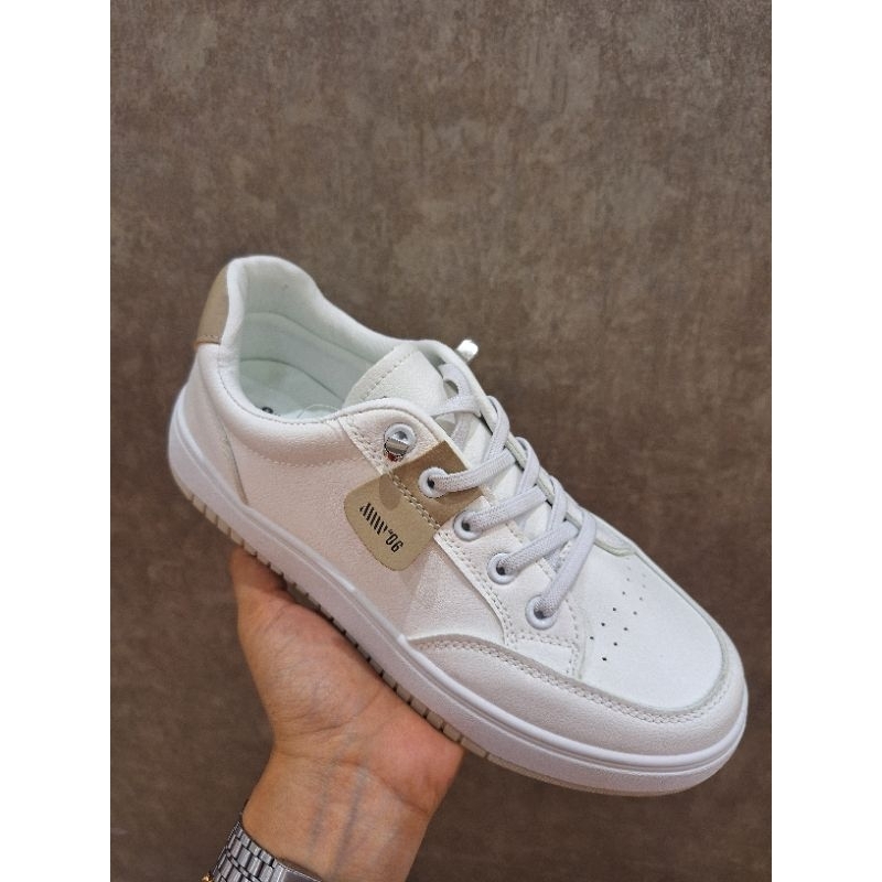 Sepatu Sneakers Wanita St Moritz