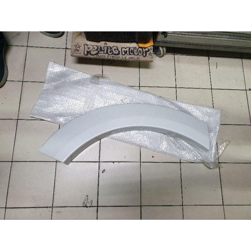 Overfender Belakang Body Spakbor Asli Mitsubishi Pajero Sport