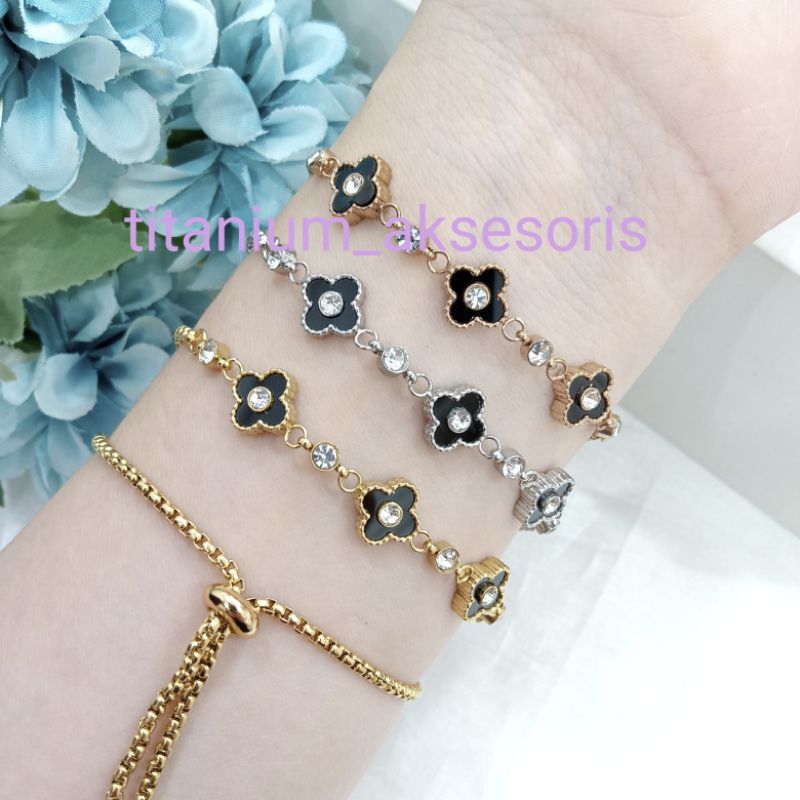 gelang serut titanium clover mata hitam