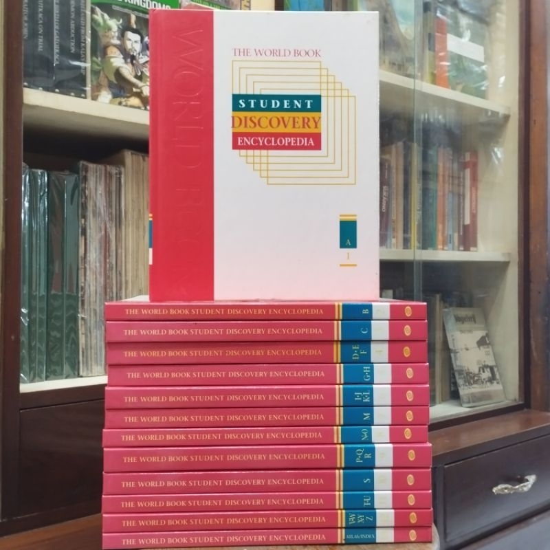 The World Book Student Discovery Encyclopedia 13 Buku