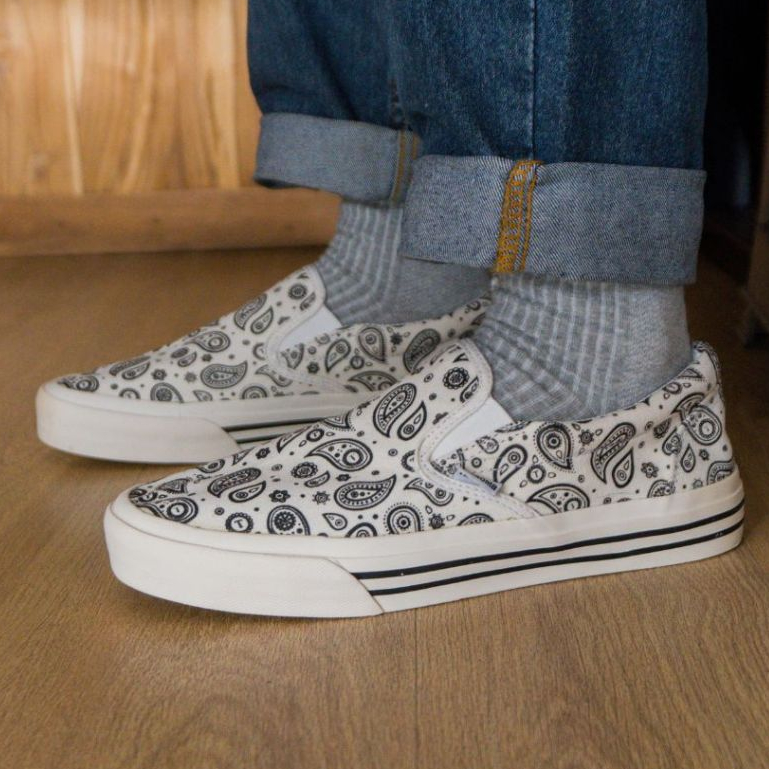 Sepatu TIMEBOMB Slip-on Paisley White Stripe