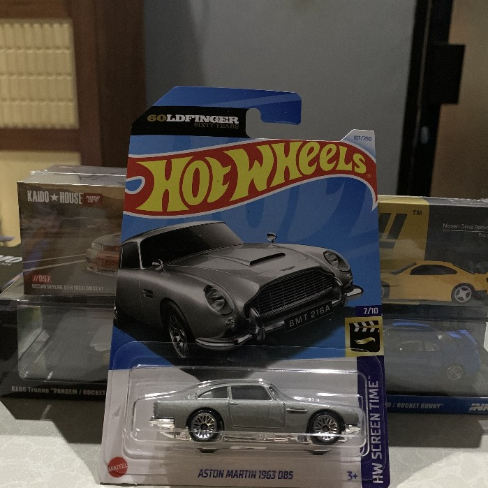 HOTWHEELS DIECAST ASTON MARTIN DBS