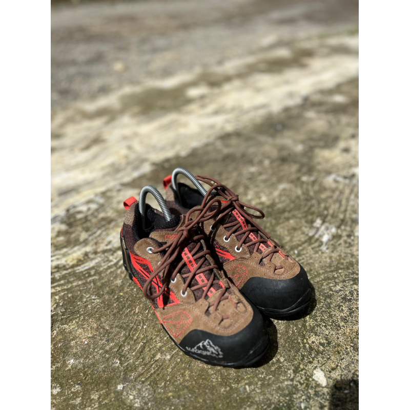 sepatu gunung second original blackyak