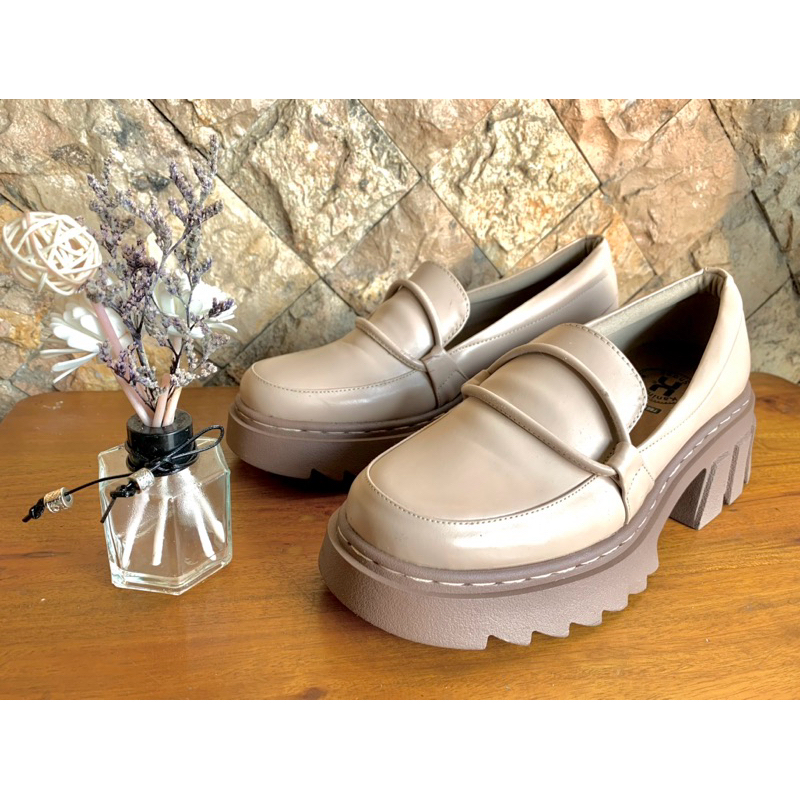 PRELOVED Kaninna KENZIE Women Platform Shoes in Beige