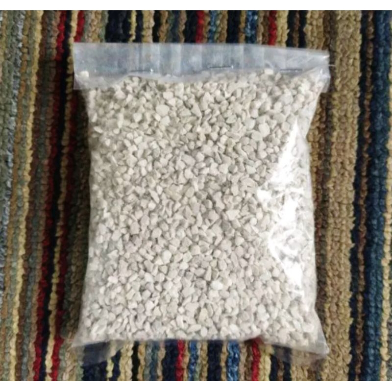 Batu Hias Warna Putih 200 gram, batu warna hiasan taman, batu aquarium, batu kerikil kaktus