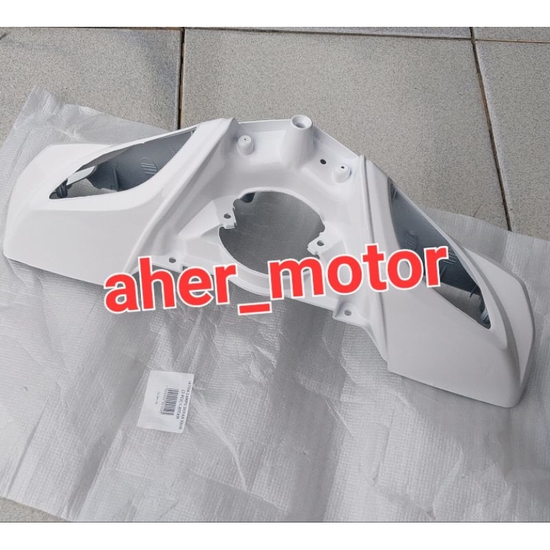 Batok kepala depan xeon karbu putih