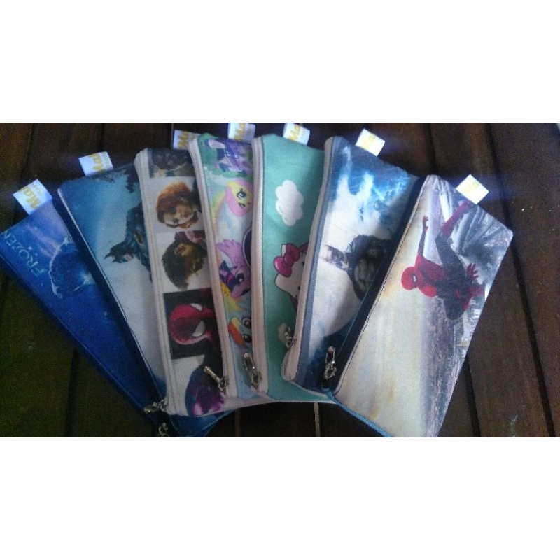 

Tempat Pensil Karakter