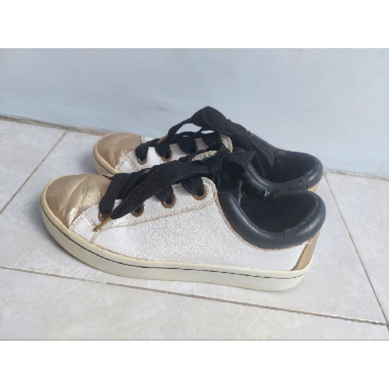 Preloved Skechers shoes sepatu white sneakers casual putih slip on sport olahraga second bekas